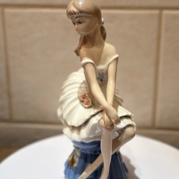 Vintage 1970's Casades Porcelain Ballerina Lady Figurine Made In Spain - Picture 5 of 8